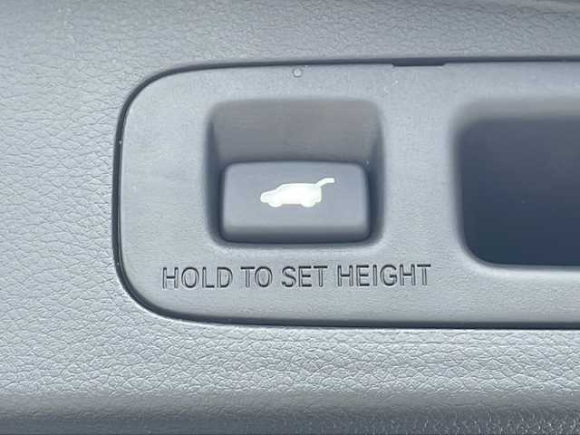 ホンダ ステップワゴン スパーダ eHEV 三重県 2025(令7)年 0.1千km クリスタルブラックパール 登録済未使用車/純正11.4型ナビ(AM/FM/CD/DVD/TV/BT)/純正15.6型リア席モニター/バックカメラ/BSM/前席シートヒーター/電動リヤゲート/スペアキー/オットマン/USB・タイプC給電ポート/革巻きステアリング/コーナーセンサー/レーダークルーズコントロール/パドルシフト/ウォークスルー/オートハイビーム/両側パワースライドドア/デイライト/電動格納ミラー/禁煙車