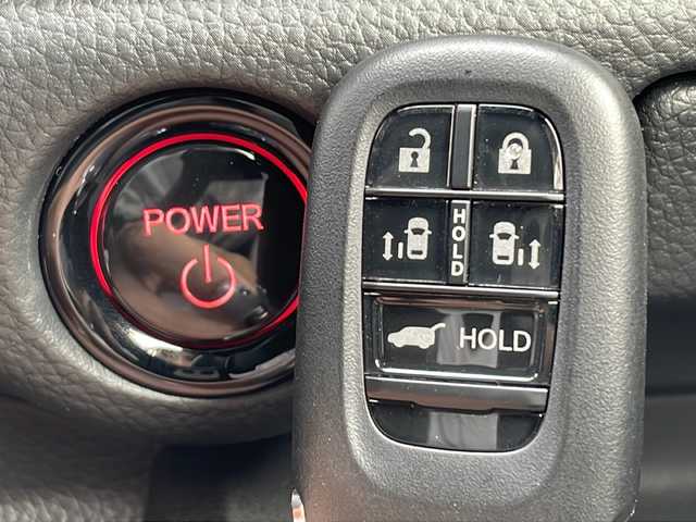 ホンダ ステップワゴン スパーダ eHEV 三重県 2025(令7)年 0.1千km クリスタルブラックパール 登録済未使用車/純正11.4型ナビ(AM/FM/CD/DVD/TV/BT)/純正15.6型リア席モニター/バックカメラ/BSM/前席シートヒーター/電動リヤゲート/スペアキー/オットマン/USB・タイプC給電ポート/革巻きステアリング/コーナーセンサー/レーダークルーズコントロール/パドルシフト/ウォークスルー/オートハイビーム/両側パワースライドドア/デイライト/電動格納ミラー/禁煙車