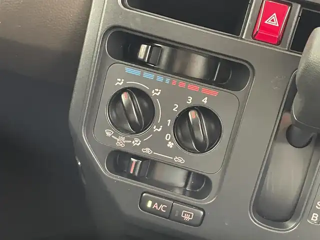 トヨタ ルーミー X 滋賀県 2021(令3)年 5.4万km ブラックマイカメタリック 純正ナビ/【AM/FM/CD/DVD/AUX/Bluetooth/SD/ワンセグ】/バックカメラ/前席シートヒーター/前後コーナーセンサー/片側パワースライドドア/ビルトインETC/衝突軽減ブレーキ/アイドリングストップ/ステアリングスイッチ/プッシュスタート/スマートキー