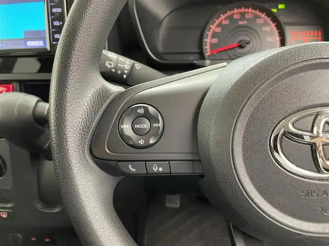 トヨタ ルーミー X 滋賀県 2021(令3)年 5.4万km ブラックマイカメタリック 純正ナビ/【AM/FM/CD/DVD/AUX/Bluetooth/SD/ワンセグ】/バックカメラ/前席シートヒーター/前後コーナーセンサー/片側パワースライドドア/ビルトインETC/衝突軽減ブレーキ/アイドリングストップ/ステアリングスイッチ/プッシュスタート/スマートキー