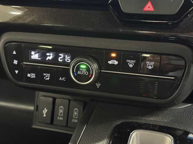 ホンダ Ｎ ＢＯＸ カスタム G L ホンダセンシング 三重県 2018(平30)年 5.3万km クリスタルブラックパール ガソリン/FF/インパネCVT/純正 8インチナビ VXU-185NBi/（CD/DVD/FM/AM/TV/Music Rack/iPod/SD/USB/Bluetooth/Apple CarPlay/VTR/AUX）/バックカメラ/両側パワースライドドア/ビルトイン ETC/Honda SENSING/・衝突軽減ブレーキ［CMBS］/・車線維持支援システム［LKAS］/・アダプティブクルーズコントロール［ACC］/・路外逸脱抑制機能/・先行車発進お知らせ機能/・標識認識機能/装備/・オートエアコン/・オートライト/・LED ヘッドライト＆フロントフォグランプ/・ステアリングスイッチ/・USBジャック（充電用（2.5A高速充電対応）x2、入力用x1）/・電動格納ドアミラー（ウインカー付）/・純正 14inAW/・スマートキーx2/・保/取/ナビ取/など