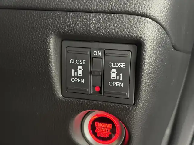 ホンダ Ｎ ＢＯＸ カスタム G L ホンダセンシング 三重県 2018(平30)年 5.3万km クリスタルブラックパール ガソリン/FF/インパネCVT/純正 8インチナビ VXU-185NBi/（CD/DVD/FM/AM/TV/Music Rack/iPod/SD/USB/Bluetooth/Apple CarPlay/VTR/AUX）/バックカメラ/両側パワースライドドア/ビルトイン ETC/Honda SENSING/・衝突軽減ブレーキ［CMBS］/・車線維持支援システム［LKAS］/・アダプティブクルーズコントロール［ACC］/・路外逸脱抑制機能/・先行車発進お知らせ機能/・標識認識機能/装備/・オートエアコン/・オートライト/・LED ヘッドライト＆フロントフォグランプ/・ステアリングスイッチ/・USBジャック（充電用（2.5A高速充電対応）x2、入力用x1）/・電動格納ドアミラー（ウインカー付）/・純正 14inAW/・スマートキーx2/・保/取/ナビ取/など