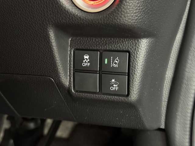 ホンダ Ｎ ＢＯＸ カスタム G L ホンダセンシング 三重県 2018(平30)年 5.3万km クリスタルブラックパール ガソリン/FF/インパネCVT/純正 8インチナビ VXU-185NBi/（CD/DVD/FM/AM/TV/Music Rack/iPod/SD/USB/Bluetooth/Apple CarPlay/VTR/AUX）/バックカメラ/両側パワースライドドア/ビルトイン ETC/Honda SENSING/・衝突軽減ブレーキ［CMBS］/・車線維持支援システム［LKAS］/・アダプティブクルーズコントロール［ACC］/・路外逸脱抑制機能/・先行車発進お知らせ機能/・標識認識機能/装備/・オートエアコン/・オートライト/・LED ヘッドライト＆フロントフォグランプ/・ステアリングスイッチ/・USBジャック（充電用（2.5A高速充電対応）x2、入力用x1）/・電動格納ドアミラー（ウインカー付）/・純正 14inAW/・スマートキーx2/・保/取/ナビ取/など
