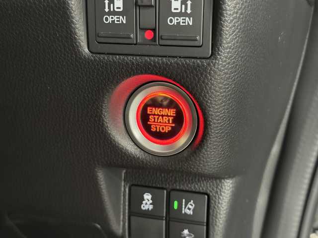 ホンダ Ｎ ＢＯＸ カスタム G L ホンダセンシング 三重県 2018(平30)年 5.3万km クリスタルブラックパール ガソリン/FF/インパネCVT/純正 8インチナビ VXU-185NBi/（CD/DVD/FM/AM/TV/Music Rack/iPod/SD/USB/Bluetooth/Apple CarPlay/VTR/AUX）/バックカメラ/両側パワースライドドア/ビルトイン ETC/Honda SENSING/・衝突軽減ブレーキ［CMBS］/・車線維持支援システム［LKAS］/・アダプティブクルーズコントロール［ACC］/・路外逸脱抑制機能/・先行車発進お知らせ機能/・標識認識機能/装備/・オートエアコン/・オートライト/・LED ヘッドライト＆フロントフォグランプ/・ステアリングスイッチ/・USBジャック（充電用（2.5A高速充電対応）x2、入力用x1）/・電動格納ドアミラー（ウインカー付）/・純正 14inAW/・スマートキーx2/・保/取/ナビ取/など