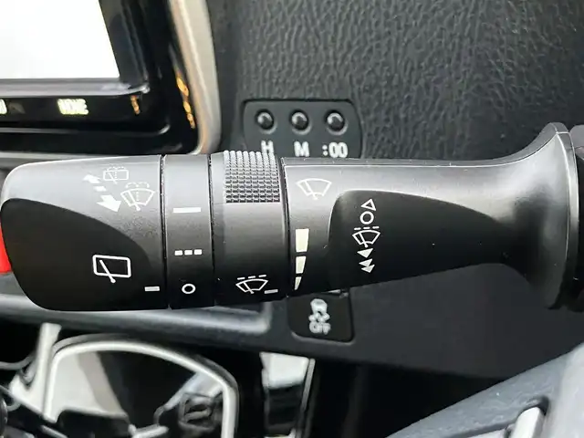 トヨタ ノア Si ダブルバイビーⅢ 静岡県 2021(令3)年 2.5万km ホワイトパールクリスタルシャイン 純正ＳＤ9インチナビ（ＣＤ、フルセグＴＶ、ＤＶＤ）/両側パワースライドドア/12インチフリップダウンモニター/バックカメラ/前後コーナーセンサー/ＥＴＣ２．０/ＬＥＤヘッドライト/スマートキー/前後ドライブレコーダー/純正アルミホイール/アイドリングスストップ/エンジンスタートボタン/パワーステアリング/パワーウィンドウ/ダブルオートエアコン/追従走行ありクルーズコントロール/Bluetooth/USB入力端子/三列シート/ウォークスルー/純正フロアマット/ハーフレザーシート/サイドエアロパーツ/ABS/横滑り防止装置/オートライト/W+サイドエアバック/衝突軽減システム/カーテンエアバック/サンバイザー
