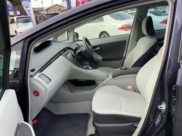 トヨタ プリウス S　LEDエディション 福井県 2011(平23)年 10.6万km ダークバイオレットマイカメタリック (株)IDOMが運営する【じしゃロン福井店】の自社ローン専用車両になりますこちらは現金またはオートローンご利用時の価格です。自社ローンご希望の方は別途その旨お申付け下さい/純正SDナビ/TV/Bluetooth/CD/DVD/バックカメラ/ETC/純正LEDヘッドライト/オートライト/フォグライト/ドアバイザー/電動格納ミラー/ステアリングスイッチ/プッシュスタート/スマートキー/スペアキー/取扱説明書