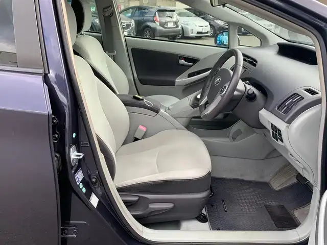 トヨタ プリウス S　LEDエディション 福井県 2011(平23)年 10.6万km ダークバイオレットマイカメタリック (株)IDOMが運営する【じしゃロン福井店】の自社ローン専用車両になりますこちらは現金またはオートローンご利用時の価格です。自社ローンご希望の方は別途その旨お申付け下さい/純正SDナビ/TV/Bluetooth/CD/DVD/バックカメラ/ETC/純正LEDヘッドライト/オートライト/フォグライト/ドアバイザー/電動格納ミラー/ステアリングスイッチ/プッシュスタート/スマートキー/スペアキー/取扱説明書