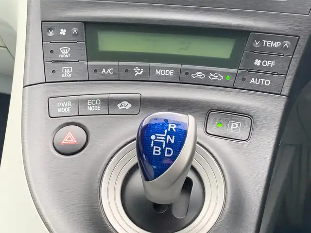 トヨタ プリウス S　LEDエディション 福井県 2011(平23)年 10.6万km ダークバイオレットマイカメタリック (株)IDOMが運営する【じしゃロン福井店】の自社ローン専用車両になりますこちらは現金またはオートローンご利用時の価格です。自社ローンご希望の方は別途その旨お申付け下さい/純正SDナビ/TV/Bluetooth/CD/DVD/バックカメラ/ETC/純正LEDヘッドライト/オートライト/フォグライト/ドアバイザー/電動格納ミラー/ステアリングスイッチ/プッシュスタート/スマートキー/スペアキー/取扱説明書