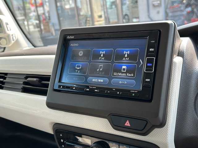 ホンダ Ｎ ＢＯＸ L 道東・釧路十勝 2023(令5)年 1.3万km プラチナホワイトパール ４WD/ホンダセンシング/純正ナビ/CD/DVD/BT/MSV/フルセグTV/バックカメラ /両側パワースライドドア/前席シートヒーター/ミラーヒーター/LEDヘッドライト/サイドエアバック/カーテンエアバック/オートライト/ドアバイザー
