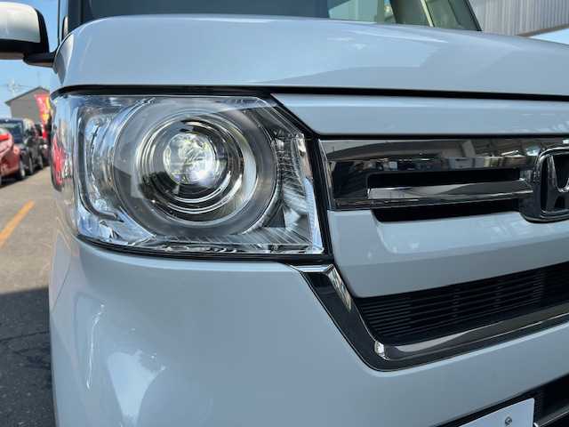 ホンダ Ｎ ＢＯＸ L 道東・釧路十勝 2023(令5)年 1.3万km プラチナホワイトパール ４WD/ホンダセンシング/純正ナビ/CD/DVD/BT/MSV/フルセグTV/バックカメラ /両側パワースライドドア/前席シートヒーター/ミラーヒーター/LEDヘッドライト/サイドエアバック/カーテンエアバック/オートライト/ドアバイザー