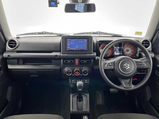 スズキ ジムニー XC 長野県 2023(令5)年 2.2万km ジャングルグリーン 4WD/社外ナビ（型番:CN-BR310B)/（CD/BL/FM/AM）/バックカメラ/ターボ/ETC/ドライブレコーダー（前）/クルーズコントロール（追従なし）/盗難防止装置/シートヒーター（前席）/ミラーヒーター/LEDヘッドライト/オートライト/フォグランプ/純正アルミホイール/社外マット/スマートキー