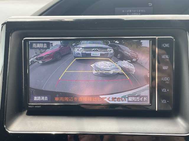 トヨタ ヴォクシー ZS 静岡県 2018(平30)年 2.6万km ブラッキッシュアゲハガラスフレーク ●純正ナビ/(フルセグ/CD/DVD/Bluetooth)/(NSZT-W68T)/●バックカメラ/●クルーズコントロール/●衝突被害軽減システム/●レーンキープアシスト/●LEDライト＆フォグランプ/●オートライト/●オートマチックハイビーム/●革巻きステアリング/●ステアリングスイッチ/●ETC/●前方ドライブレコーダー/●社外15インチアルミホイール/(WALD　SPORTS)/●サマータイヤ4本付/(純正アルミホイール)/●両側パワースライド/●電動格納ウィンカーミラー/●純正フロアマット/●ドアバイザー/●スマートキー/●プッシュスタート/●W＋ニーSRS＋ABS/●保証書/●車両取扱説明書/●ナビ取扱説明書