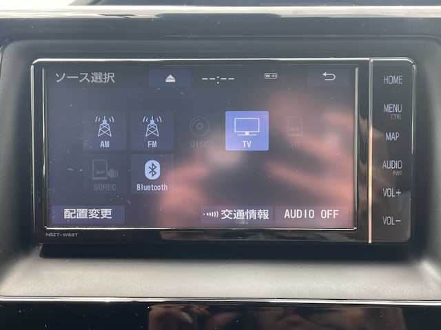 トヨタ ヴォクシー ZS 静岡県 2018(平30)年 2.6万km ブラッキッシュアゲハガラスフレーク ●純正ナビ/(フルセグ/CD/DVD/Bluetooth)/(NSZT-W68T)/●バックカメラ/●クルーズコントロール/●衝突被害軽減システム/●レーンキープアシスト/●LEDライト＆フォグランプ/●オートライト/●オートマチックハイビーム/●革巻きステアリング/●ステアリングスイッチ/●ETC/●前方ドライブレコーダー/●社外15インチアルミホイール/(WALD　SPORTS)/●サマータイヤ4本付/(純正アルミホイール)/●両側パワースライド/●電動格納ウィンカーミラー/●純正フロアマット/●ドアバイザー/●スマートキー/●プッシュスタート/●W＋ニーSRS＋ABS/●保証書/●車両取扱説明書/●ナビ取扱説明書