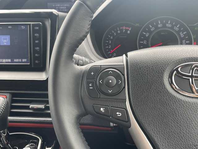 トヨタ ヴォクシー ZS 静岡県 2018(平30)年 2.6万km ブラッキッシュアゲハガラスフレーク ●純正ナビ/(フルセグ/CD/DVD/Bluetooth)/(NSZT-W68T)/●バックカメラ/●クルーズコントロール/●衝突被害軽減システム/●レーンキープアシスト/●LEDライト＆フォグランプ/●オートライト/●オートマチックハイビーム/●革巻きステアリング/●ステアリングスイッチ/●ETC/●前方ドライブレコーダー/●社外15インチアルミホイール/(WALD　SPORTS)/●サマータイヤ4本付/(純正アルミホイール)/●両側パワースライド/●電動格納ウィンカーミラー/●純正フロアマット/●ドアバイザー/●スマートキー/●プッシュスタート/●W＋ニーSRS＋ABS/●保証書/●車両取扱説明書/●ナビ取扱説明書