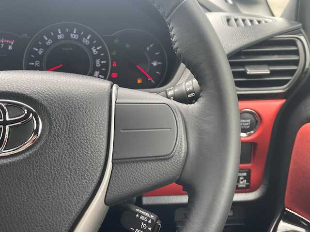 トヨタ ヴォクシー ZS 静岡県 2018(平30)年 2.6万km ブラッキッシュアゲハガラスフレーク ●純正ナビ/(フルセグ/CD/DVD/Bluetooth)/(NSZT-W68T)/●バックカメラ/●クルーズコントロール/●衝突被害軽減システム/●レーンキープアシスト/●LEDライト＆フォグランプ/●オートライト/●オートマチックハイビーム/●革巻きステアリング/●ステアリングスイッチ/●ETC/●前方ドライブレコーダー/●社外15インチアルミホイール/(WALD　SPORTS)/●サマータイヤ4本付/(純正アルミホイール)/●両側パワースライド/●電動格納ウィンカーミラー/●純正フロアマット/●ドアバイザー/●スマートキー/●プッシュスタート/●W＋ニーSRS＋ABS/●保証書/●車両取扱説明書/●ナビ取扱説明書