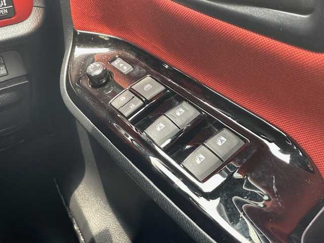 トヨタ ヴォクシー ZS 静岡県 2018(平30)年 2.6万km ブラッキッシュアゲハガラスフレーク ●純正ナビ/(フルセグ/CD/DVD/Bluetooth)/(NSZT-W68T)/●バックカメラ/●クルーズコントロール/●衝突被害軽減システム/●レーンキープアシスト/●LEDライト＆フォグランプ/●オートライト/●オートマチックハイビーム/●革巻きステアリング/●ステアリングスイッチ/●ETC/●前方ドライブレコーダー/●社外15インチアルミホイール/(WALD　SPORTS)/●サマータイヤ4本付/(純正アルミホイール)/●両側パワースライド/●電動格納ウィンカーミラー/●純正フロアマット/●ドアバイザー/●スマートキー/●プッシュスタート/●W＋ニーSRS＋ABS/●保証書/●車両取扱説明書/●ナビ取扱説明書