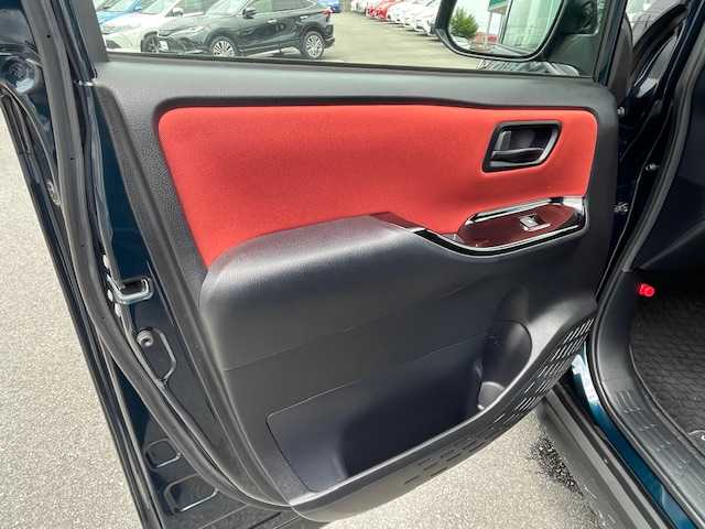 トヨタ ヴォクシー ZS 静岡県 2018(平30)年 2.6万km ブラッキッシュアゲハガラスフレーク ●純正ナビ/(フルセグ/CD/DVD/Bluetooth)/(NSZT-W68T)/●バックカメラ/●クルーズコントロール/●衝突被害軽減システム/●レーンキープアシスト/●LEDライト＆フォグランプ/●オートライト/●オートマチックハイビーム/●革巻きステアリング/●ステアリングスイッチ/●ETC/●前方ドライブレコーダー/●社外15インチアルミホイール/(WALD　SPORTS)/●サマータイヤ4本付/(純正アルミホイール)/●両側パワースライド/●電動格納ウィンカーミラー/●純正フロアマット/●ドアバイザー/●スマートキー/●プッシュスタート/●W＋ニーSRS＋ABS/●保証書/●車両取扱説明書/●ナビ取扱説明書