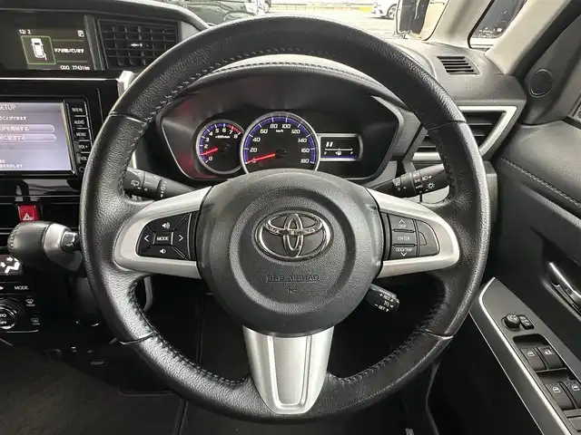 トヨタ ルーミー カスタムG S 滋賀県 2016(平28)年 7.8万km ブラックマイカメタリック (株)IDOMが運営する【じしゃロン草津店】の自社ローン対象車両になります。こちらは現金ご利用時の価格です。自社ローンご希望の方は別途その旨お申付け下さい。