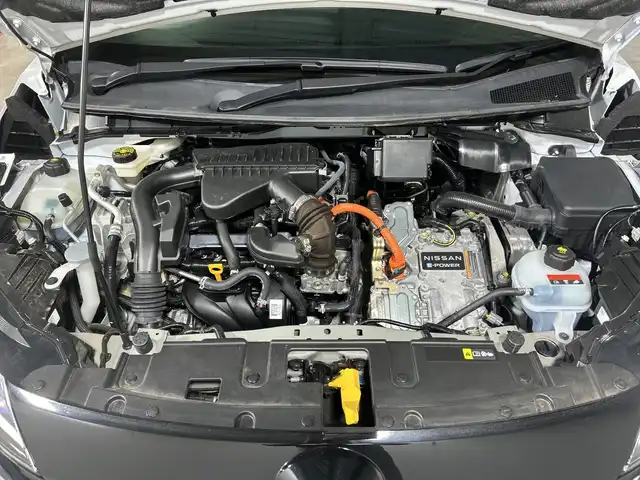 日産 オーラ G レザーエディション 神奈川県 2024(令6)年 0.4万km ピュアホワイトパール 純正9インチナビ/・BT/フルセグTV/SD/USB/AM/FM/アラウンドビューモニター/レザーシート/デジタルインナーミラー/ETC/純正前後ドライブレコーダー/電動サイドブレーキ/オートブレーキホールド/ECO/SPORTモード/EVモード/シートヒーター(D/N)/革巻きステアリング/ステアリングスイッチ/Autoライト/ステアリングヒーター/インテリジェントキー/プッシュスタートボタン/LEDヘッドライト/フォグランプ/電動格納ミラー/ウィンカーミラー/シートリフター/純正フロアマット/純正アルミホイール/純正ドアバイザー