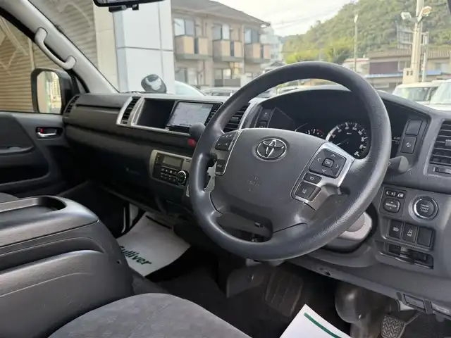 トヨタ ハイエース GL 香川県 2024(令6)年 0.4万km ホワイトパールクリスタルシャイン キャンピングカー/ストラーダSDナビ/フルセグ/CD/DVD/BT/デジタルインナーミラー/パノラミックビューモニター/セーフティセンス/プリクラッシュ/レーンキープ/オートハイビーム/シンク/ベットキット/サブバッテリー/外部１００Ｖ充電装置/電装配電盤/走行充電装置/100Vコンセント/照明/テーブル/カーテン/ＥＴＣ