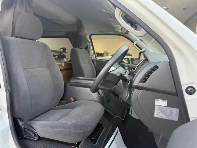 トヨタ ハイエース GL 香川県 2024(令6)年 0.4万km ホワイトパールクリスタルシャイン キャンピングカー/ストラーダSDナビ/フルセグ/CD/DVD/BT/デジタルインナーミラー/パノラミックビューモニター/セーフティセンス/プリクラッシュ/レーンキープ/オートハイビーム/シンク/ベットキット/サブバッテリー/外部１００Ｖ充電装置/電装配電盤/走行充電装置/100Vコンセント/照明/テーブル/カーテン/ＥＴＣ