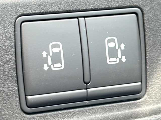 日産 セレナ ハイウェイスター V 茨城県 2019(令1)年 3.9万km ブリリアントホワイトパール 純正9インチディーラーオプションナビ（AM/FM/Bluetooth接続/フルセグTV/CD/DVD）/全周囲カメラ/純正ビルトインETC/クルーズコントロール/両側パワースライドドア/スマートキー/パーキングアシスト/アイドリングストップ/ブラインドスポットモニター/前側ドライブレコーダー/ウォークスルー/純正フロアマット/純正16インチアルミホイール/前後コーナーセンサー/レーンキープアシスト/横滑り防止装置/盗難防止装置/衝突被害軽減システム