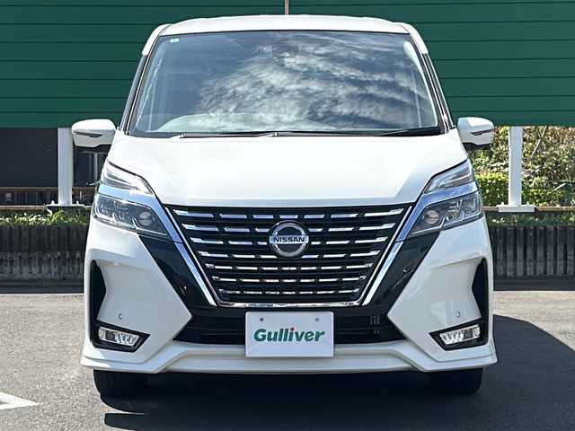 日産 セレナ ハイウェイスター V 茨城県 2019(令1)年 3.9万km ブリリアントホワイトパール 純正9インチディーラーオプションナビ（AM/FM/Bluetooth接続/フルセグTV/CD/DVD）/全周囲カメラ/純正ビルトインETC/クルーズコントロール/両側パワースライドドア/スマートキー/パーキングアシスト/アイドリングストップ/ブラインドスポットモニター/前側ドライブレコーダー/ウォークスルー/純正フロアマット/純正16インチアルミホイール/前後コーナーセンサー/レーンキープアシスト/横滑り防止装置/盗難防止装置/衝突被害軽減システム