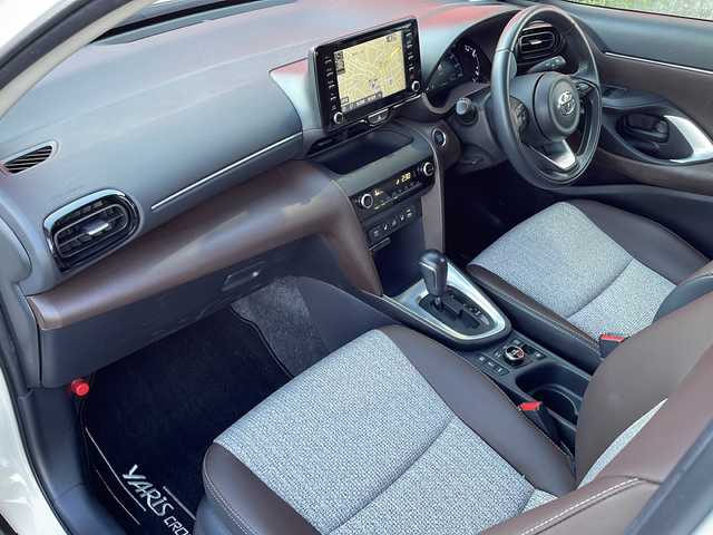 トヨタ ヤリスクロス Z 青森県 2020(令2)年 1.5万km ホワイトパールクリスタルシャイン 4WD/寒冷地仕様/純正8インチDオーディオナビ/CD・DVD・Bluetooth/バックカメラ/合皮コンビシート/前席シートヒーター/運転席パワーシート/セーフティセンス/プリクラッシュセーフティ/レーントレーシングアシスト/レーダークルーズコントロール/オートマチックハイビーム/クリアランスソナー/純正エンジンスターター/純正ドライブレコーダー/ワイパーデアイサ―/純正ビルトインETC/LEDヘッドライト/純正18インチアルミ夏タイヤ/社外16インチアルミ冬タイヤ有