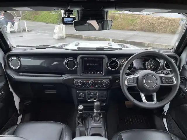 クライスラー・ジープ ジープ ラングラー アンリミテッド サハラ アルティチュード 富山県 2024(令6)年 1.3万km 白 ワンオーナー/黒革/純正ナビ/フルセグＴＶ/Bluetooth/ETC2.0/フロントカメラ/サイドカメラ/バックカメラ/レーダークルーズコントロール/スマートキー/プッシュスタートエンジン/LEDオートライト/純正ＡＷ付冬タイヤ4本積み込み