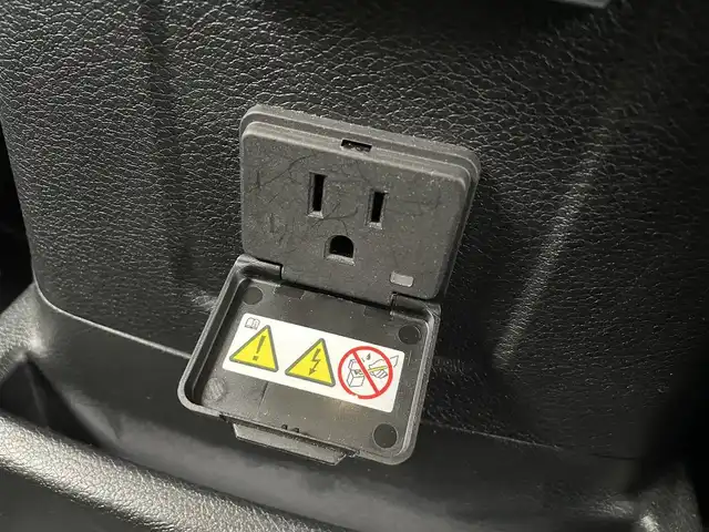 クライスラー・ジープ ジープ ラングラー アンリミテッド サハラ アルティチュード 富山県 2024(令6)年 1.3万km 白 ワンオーナー/黒革/純正ナビ/フルセグＴＶ/Bluetooth/ETC2.0/フロントカメラ/サイドカメラ/バックカメラ/レーダークルーズコントロール/スマートキー/プッシュスタートエンジン/LEDオートライト/純正ＡＷ付冬タイヤ4本積み込み