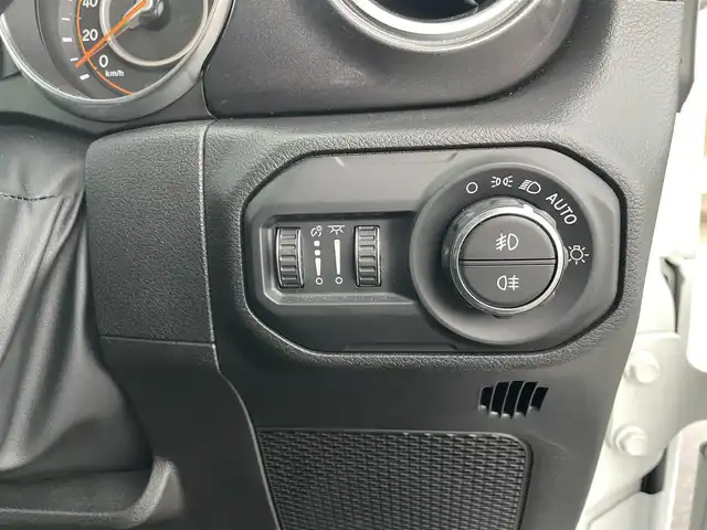 クライスラー・ジープ ジープ ラングラー アンリミテッド サハラ アルティチュード 富山県 2024(令6)年 1.3万km 白 ワンオーナー/黒革/純正ナビ/フルセグＴＶ/Bluetooth/ETC2.0/フロントカメラ/サイドカメラ/バックカメラ/レーダークルーズコントロール/スマートキー/プッシュスタートエンジン/LEDオートライト/純正ＡＷ付冬タイヤ4本積み込み