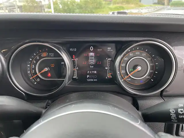 クライスラー・ジープ ジープ ラングラー アンリミテッド サハラ アルティチュード 富山県 2024(令6)年 1.3万km 白 ワンオーナー/黒革/純正ナビ/フルセグＴＶ/Bluetooth/ETC2.0/フロントカメラ/サイドカメラ/バックカメラ/レーダークルーズコントロール/スマートキー/プッシュスタートエンジン/LEDオートライト/純正ＡＷ付冬タイヤ4本積み込み