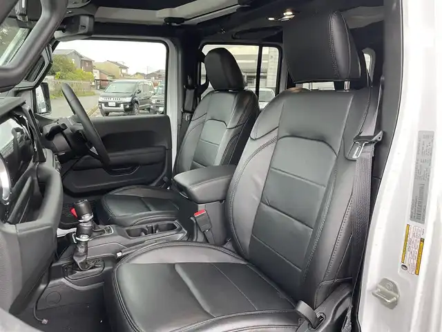 クライスラー・ジープ ジープ ラングラー アンリミテッド サハラ アルティチュード 富山県 2024(令6)年 1.3万km 白 ワンオーナー/黒革/純正ナビ/フルセグＴＶ/Bluetooth/ETC2.0/フロントカメラ/サイドカメラ/バックカメラ/レーダークルーズコントロール/スマートキー/プッシュスタートエンジン/LEDオートライト/純正ＡＷ付冬タイヤ4本積み込み