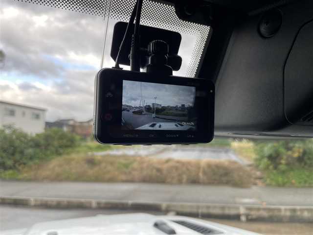 クライスラー・ジープ ジープ ラングラー アンリミテッド サハラ アルティチュード 富山県 2024(令6)年 1.3万km 白 ワンオーナー/黒革/純正ナビ/フルセグＴＶ/Bluetooth/ETC2.0/フロントカメラ/サイドカメラ/バックカメラ/レーダークルーズコントロール/スマートキー/プッシュスタートエンジン/LEDオートライト/純正ＡＷ付冬タイヤ4本積み込み