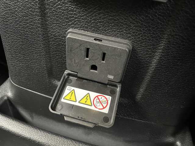 クライスラー・ジープ ジープ ラングラー アンリミテッド サハラ アルティチュード 富山県 2024(令6)年 1.3万km 白 ワンオーナー/黒革/純正ナビ/フルセグＴＶ/Bluetooth/ETC2.0/フロントカメラ/サイドカメラ/バックカメラ/レーダークルーズコントロール/スマートキー/プッシュスタートエンジン/LEDオートライト/純正ＡＷ付冬タイヤ4本積み込み