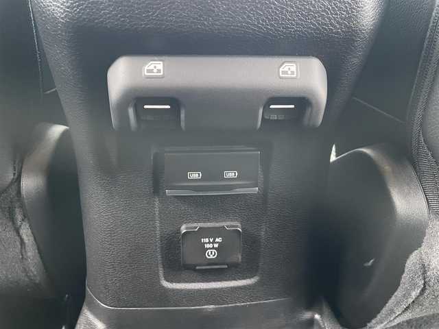 クライスラー・ジープ ジープ ラングラー アンリミテッド サハラ アルティチュード 富山県 2024(令6)年 1.3万km 白 ワンオーナー/黒革/純正ナビ/フルセグＴＶ/Bluetooth/ETC2.0/フロントカメラ/サイドカメラ/バックカメラ/レーダークルーズコントロール/スマートキー/プッシュスタートエンジン/LEDオートライト/純正ＡＷ付冬タイヤ4本積み込み