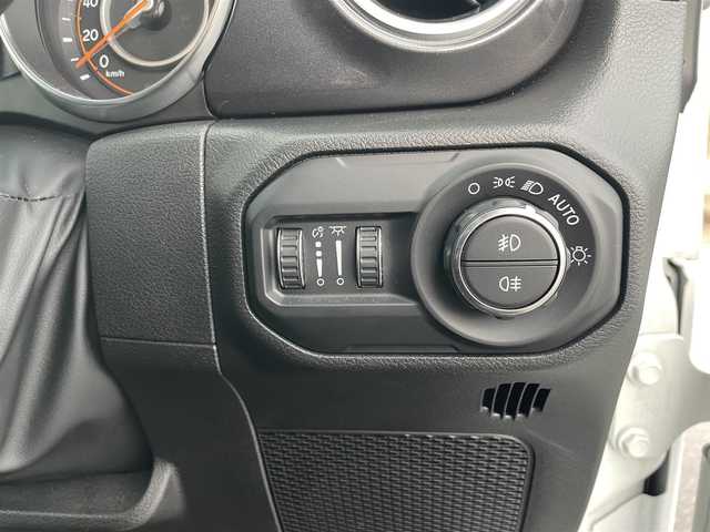 クライスラー・ジープ ジープ ラングラー アンリミテッド サハラ アルティチュード 富山県 2024(令6)年 1.3万km 白 ワンオーナー/黒革/純正ナビ/フルセグＴＶ/Bluetooth/ETC2.0/フロントカメラ/サイドカメラ/バックカメラ/レーダークルーズコントロール/スマートキー/プッシュスタートエンジン/LEDオートライト/純正ＡＷ付冬タイヤ4本積み込み