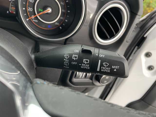 クライスラー・ジープ ジープ ラングラー アンリミテッド サハラ アルティチュード 富山県 2024(令6)年 1.3万km 白 ワンオーナー/黒革/純正ナビ/フルセグＴＶ/Bluetooth/ETC2.0/フロントカメラ/サイドカメラ/バックカメラ/レーダークルーズコントロール/スマートキー/プッシュスタートエンジン/LEDオートライト/純正ＡＷ付冬タイヤ4本積み込み