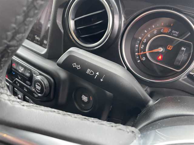 クライスラー・ジープ ジープ ラングラー アンリミテッド サハラ アルティチュード 富山県 2024(令6)年 1.3万km 白 ワンオーナー/黒革/純正ナビ/フルセグＴＶ/Bluetooth/ETC2.0/フロントカメラ/サイドカメラ/バックカメラ/レーダークルーズコントロール/スマートキー/プッシュスタートエンジン/LEDオートライト/純正ＡＷ付冬タイヤ4本積み込み