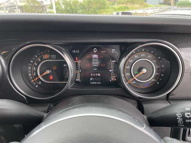 クライスラー・ジープ ジープ ラングラー アンリミテッド サハラ アルティチュード 富山県 2024(令6)年 1.3万km 白 ワンオーナー/黒革/純正ナビ/フルセグＴＶ/Bluetooth/ETC2.0/フロントカメラ/サイドカメラ/バックカメラ/レーダークルーズコントロール/スマートキー/プッシュスタートエンジン/LEDオートライト/純正ＡＷ付冬タイヤ4本積み込み