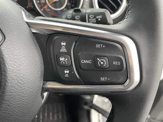 クライスラー・ジープ ジープ ラングラー アンリミテッド サハラ アルティチュード 富山県 2024(令6)年 1.3万km 白 ワンオーナー/黒革/純正ナビ/フルセグＴＶ/Bluetooth/ETC2.0/フロントカメラ/サイドカメラ/バックカメラ/レーダークルーズコントロール/スマートキー/プッシュスタートエンジン/LEDオートライト/純正ＡＷ付冬タイヤ4本積み込み