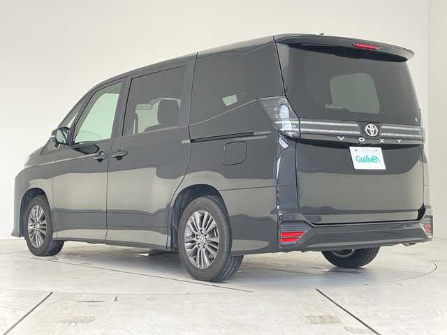 トヨタ ヴォクシー S－G 愛知県 2022(令4)年 0.8万km アティチュードブラックマイカ 純正ディズプレイオーディオ　ナビ機能なし/両側パワースライドドア/レーダークルーズコントロール/シートヒーター/バックカメラ/コーナーセンサー/純正アルミホイール/LEDヘッドライト/リアオートエアコン/オートマチックハイビーム/ETC/衝突軽減システム/Bluetooth/ステアリングスイッチ/スマートキー/プッシュスタート