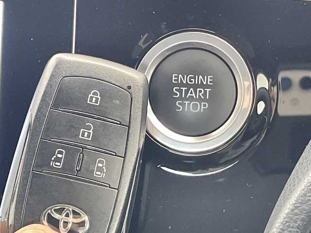 トヨタ ヴォクシー S－G 愛知県 2022(令4)年 0.8万km アティチュードブラックマイカ 純正ディズプレイオーディオ　ナビ機能なし/両側パワースライドドア/レーダークルーズコントロール/シートヒーター/バックカメラ/コーナーセンサー/純正アルミホイール/LEDヘッドライト/リアオートエアコン/オートマチックハイビーム/ETC/衝突軽減システム/Bluetooth/ステアリングスイッチ/スマートキー/プッシュスタート