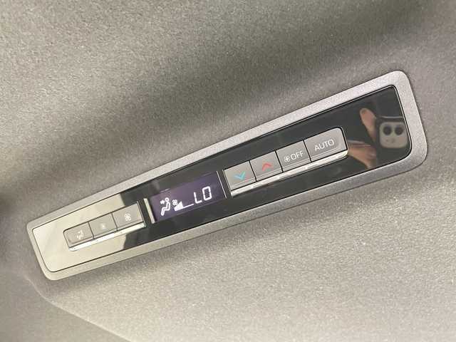 トヨタ ヴォクシー S－G 愛知県 2022(令4)年 0.8万km アティチュードブラックマイカ 純正ディズプレイオーディオ　ナビ機能なし/両側パワースライドドア/レーダークルーズコントロール/シートヒーター/バックカメラ/コーナーセンサー/純正アルミホイール/LEDヘッドライト/リアオートエアコン/オートマチックハイビーム/ETC/衝突軽減システム/Bluetooth/ステアリングスイッチ/スマートキー/プッシュスタート