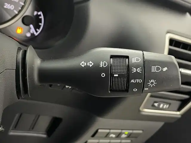 レクサス ＮＸ 200t アーバンスタイル 埼玉県 2017(平29)年 5.6万km ソニッククォーツ 純正ナビ　フルセグＴＶ　全方位カメラ　３眼ＬＥＤヘッドライト　シートヒーター　ＢＳＭ　追従走行　ＭＴモード付ＡＴ　ＥＴＣ２．０　パワーシート　ワイヤレス充電　Ｂｌｕｅｔｏｏｔｈ　ＣＤ／ＤＶＤ