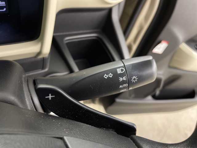 スズキ クロスビー HYBRID MX 鹿児島県 2019(令1)年 4万km キャラバンアイボリーパールメタリック/ホワイト 2トーンルーフ 純正ナビ（CD/DVD/BT/フルセグ）/パドルシフト/シートヒーター/ETC/ドラレコ/コーナーセンサー/４WD/アイドリングストップ/純正フロアマット