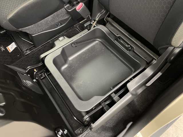 スズキ クロスビー HYBRID MX 鹿児島県 2019(令1)年 4万km キャラバンアイボリーパールメタリック/ホワイト 2トーンルーフ 純正ナビ（CD/DVD/BT/フルセグ）/パドルシフト/シートヒーター/ETC/ドラレコ/コーナーセンサー/４WD/アイドリングストップ/純正フロアマット