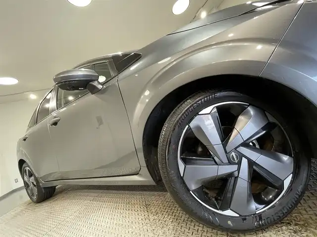 日産 オーラ G 愛知県 2024(令6)年 0.7万km ダークメタルグレー 純正９インチナビ/ＢＯＳＥサウンドシステム/プロパイロット/衝突軽減ブレーキ/ブラインドスポットモニター/クリアランスソナー/車線逸脱警報/ハーフレザーシート/ワイヤレス充電/デジタルインナーミラー/ドライブレコーダー/ビルトインＥＴＣ２．０/USB＆HDMI入力端子/アクセサリーソケット/LEDヘッドライト/ISOFIX/純正フロアマット/純正17インチアルミホイール