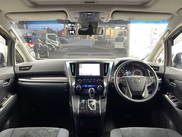 トヨタ アルファード S 兵庫県 2020(令2)年 3.3万km ホワイトパールクリスタルシャイン ・純正9インチナビ/・CD/DVD/AM/FM/・フルセグTV/・Bluetooth接続/・12.1インチフリップダウンモニター/・サンルーフ/・バックカメラ/・両側パワースライドドア/・ビルトインETC/・社外前後ドライブレコーダー/・HDMI接続/・2列目オットマン/・ZEUS製エアロ（フロント、サイド、リア）/・ZEUS製4本出しマフラー/・トヨタセーフティセンス/・プリクラッシュセーフティ/・レーンディパーチャーアラート/・クリアランスソナー/・パーキングサポートブレーキ/・ロードサインアシスト/・レーダークルーズコントロール/・オートマチックハイビーム/・社外フロアマット（M’Z SPEED）/・タナベローダウンサス/・電子パーキングブレーキ/・オートホールド/・