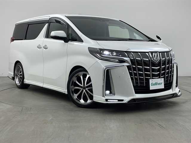 トヨタ アルファード S 兵庫県 2020(令2)年 3.3万km ホワイトパールクリスタルシャイン ・純正9インチナビ/・CD/DVD/AM/FM/・フルセグTV/・Bluetooth接続/・12.1インチフリップダウンモニター/・サンルーフ/・バックカメラ/・両側パワースライドドア/・ビルトインETC/・社外前後ドライブレコーダー/・HDMI接続/・2列目オットマン/・ZEUS製エアロ（フロント、サイド、リア）/・ZEUS製4本出しマフラー/・トヨタセーフティセンス/・プリクラッシュセーフティ/・レーンディパーチャーアラート/・クリアランスソナー/・パーキングサポートブレーキ/・ロードサインアシスト/・レーダークルーズコントロール/・オートマチックハイビーム/・社外フロアマット（M’Z SPEED）/・タナベローダウンサス/・電子パーキングブレーキ/・オートホールド/・